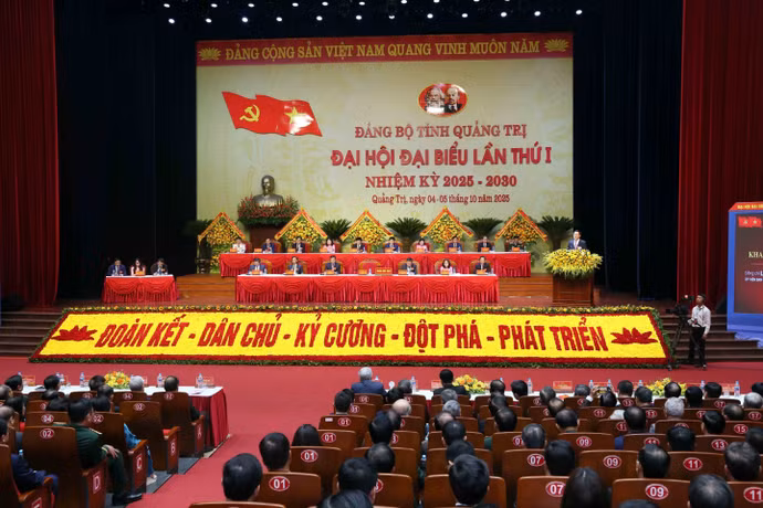 vna-potal-tien-toi-dai-hoi-xiv-cua-dang-khai-mac-dai-hoi-dai-bieu-dang-bo-tinh-quang-tri-lan-thu-nhat-8317916.jpg