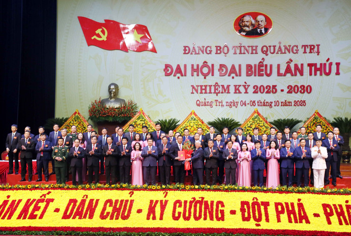 vna-potal-tien-toi-dai-hoi-xiv-cua-dang-khai-mac-dai-hoi-dai-bieu-dang-bo-tinh-quang-tri-lan-thu-nhat-8318109.jpg