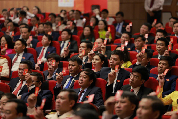 a3-cac-dai-bieu-bieu-quyet-thong-qua-chuong-trinh-noi-quy-lam-viec-cua-dai-hoi.jpg