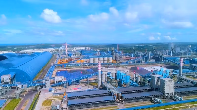 Khu liên hợp sản xuất gang thép Hòa Phát Dung Quất đóng vai trò trụ cột trong tăng trưởng kinh tế của tỉnh Quảng Ngãi.