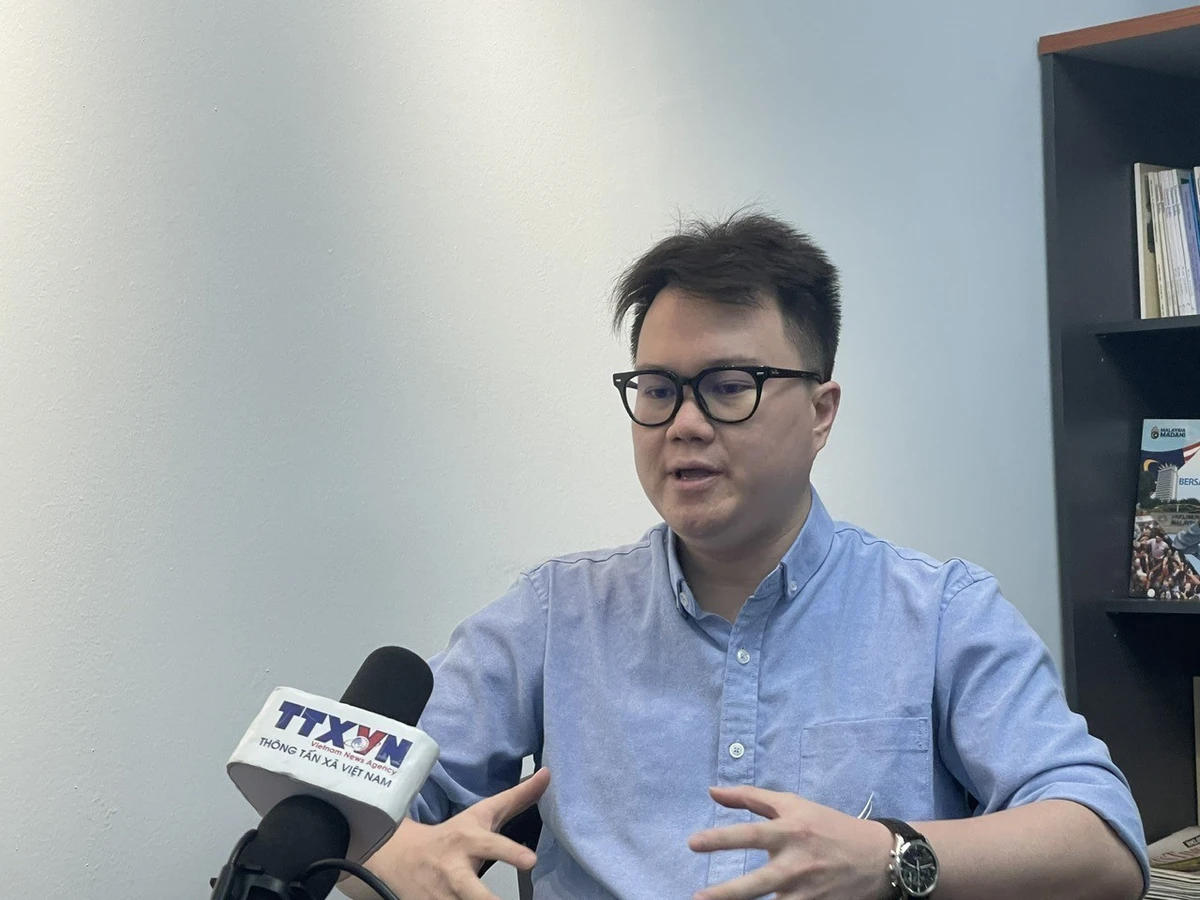 Ông Enzo Sim Hong Jun trả lời phỏng vấn phóng viên TTXVN tại Kuala Lumpur. (Ảnh: THÀNH TRUNG-PV TTXVN tại Malaysia)