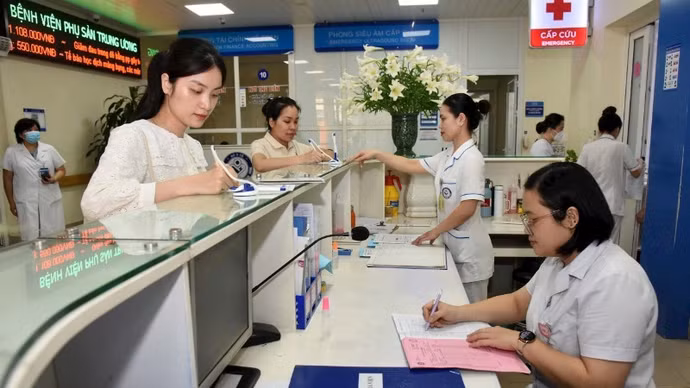 don-tiep-nguoi-dan-den-kham-chua-benh-tai-benh-vien-phu-san-trung-uong-anh-tran-hai.jpg