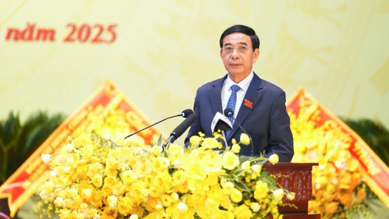 Đại tướng Phan Văn Giang, Ủy viên Bộ Chính trị, Phó Bí thư Quân ủy Trung ương, Bộ trưởng Quốc phòng phát biểu tại đại hội. (Ảnh: TUẤN SƠN)