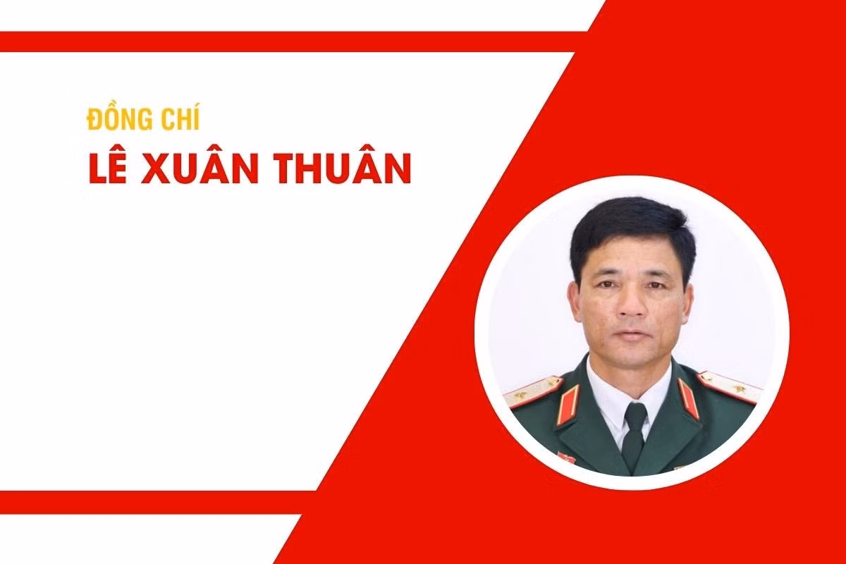 Đồng chí Lê Xuân Thuân, Ủy viên Trung ương Đảng, Thiếu tướng, Phó Bí thư Đảng uỷ, Tư lệnh Quân đoàn 12, Bộ Quốc phòng