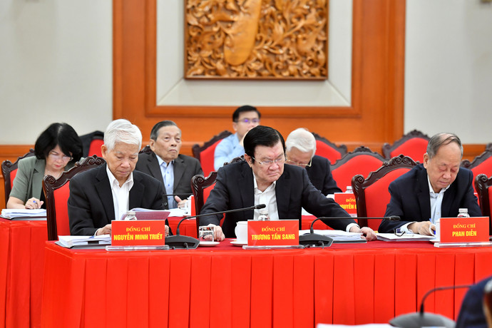 Các đồng chí nguyên lãnh đạo Đảng, Nhà nước dự hội nghị.