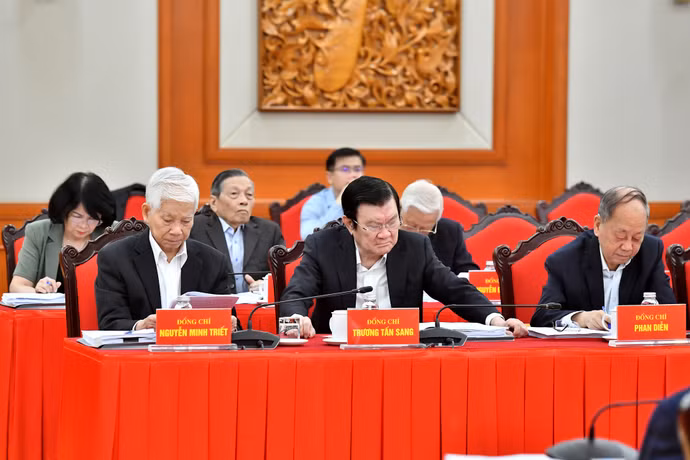 Các đồng chí nguyên lãnh đạo Đảng, Nhà nước dự hội nghị.