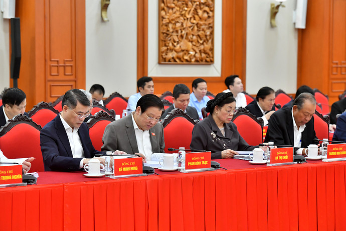 Các đồng chí lãnh đạo, nguyên lãnh đạo Đảng, Nhà nước dự hội nghị.