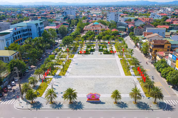 Công viên Lý Tự Trọng cũng đã được chỉnh trang đảm bảo tính lịch sử, nghiêm trang, văn minh, hiện đại. (Ảnh: Báo Hà Tĩnh)