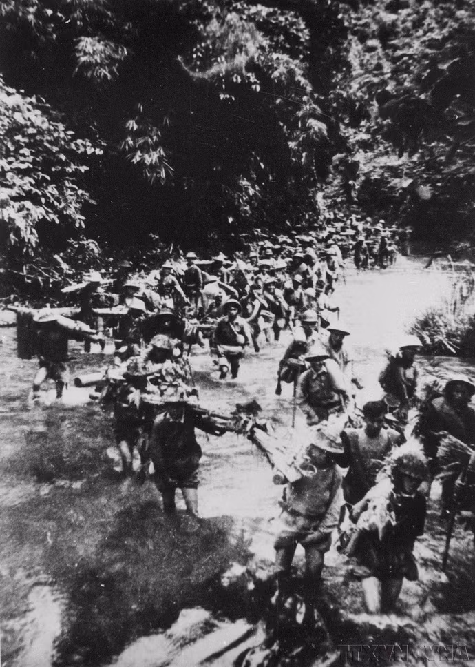 vna-potal-70-nam-chien-thang-dien-bien-phu-ca-nuoc-tap-trung-suc-manh-cho-mat-tran-dien-bien-phu-7269127.jpg