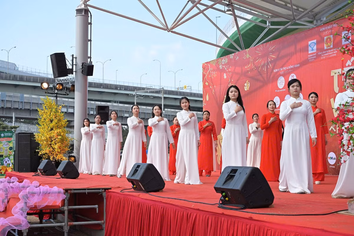 Lễ hội Tết Việt 2026 với chủ đề “Việt Nam rạng ngời” là lời chào mừng đầy ý nghĩa của cộng đồng người Việt Nam tại Nhật Bản đối với thành công của Đại hội đại biểu toàn quốc lần thứ XIV của Đảng.