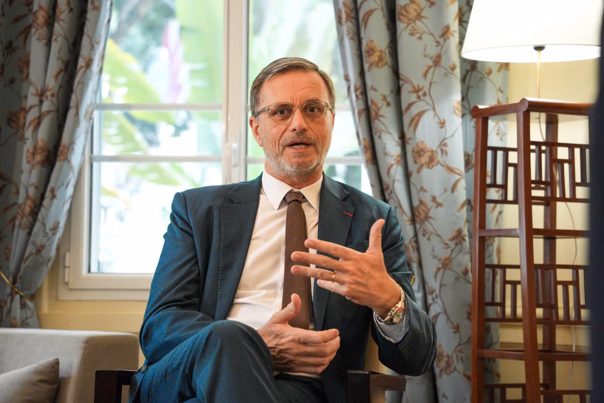 Đại sứ Pháp tại Việt Nam Olivier Brochet.