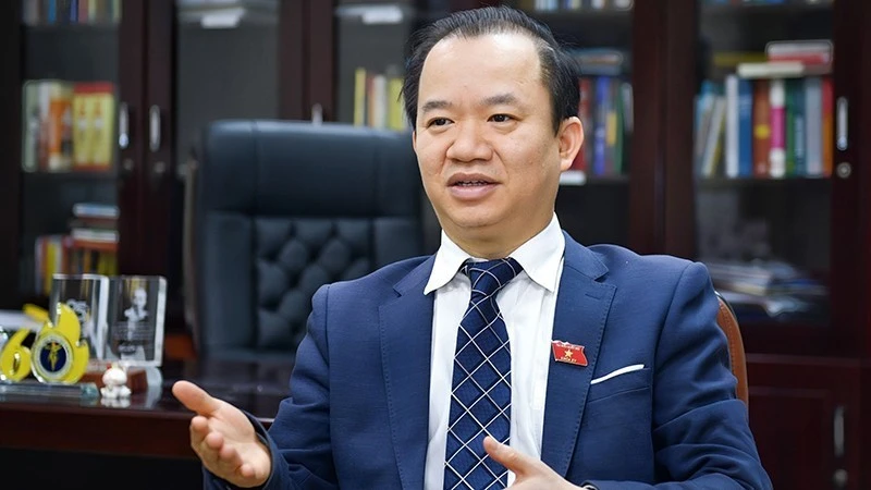 Phó Giáo sư, Tiến sĩ Bùi Hoài Sơn trong một cuộc trao đổi với báo chí. (Ảnh: TL)