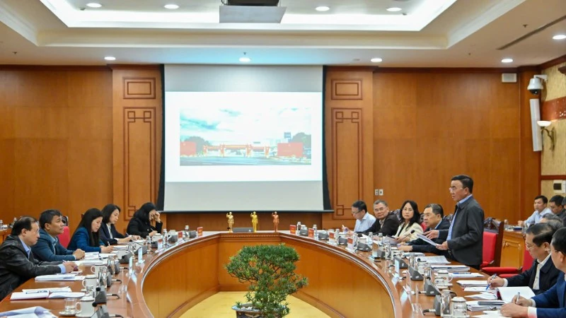 Quang cảnh cuộc họp. 