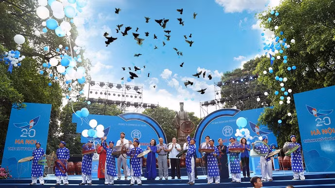 Lễ Kỷ niệm 20 năm Hà Nội - Thành phố vì hòa bình. Ảnh: Báo Nhân Dân
