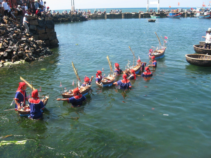 Lễ Khao lề thế lính Hoàng Sa.