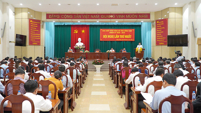 Các đại biểu tham dự hội nghị.