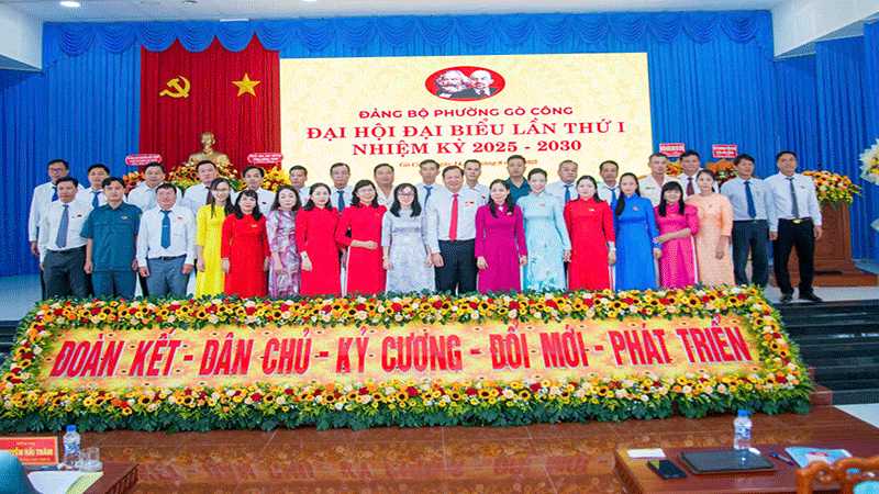 Ra mắt Ban Chấp hành Đảng bộ phường Gò Công, nhiệm kỳ 2025-2030.
