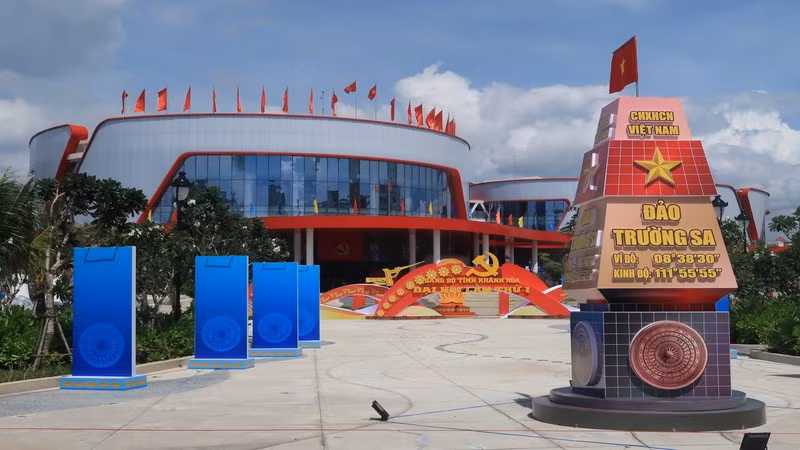 Cung văn hóa thiếu nhi tỉnh Khánh Hòa, nơi diễn ra Đại hội đại biểu Đảng bộ tỉnh Khánh Hòa lần thứ I, nhiệm kỳ 2025-2030. (Ảnh: PHONG NGUYÊN) 