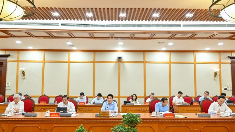 Tổ công tác của Bộ Chính trị làm việc với Ban Thường vụ Tỉnh ủy Cao Bằng và Ban Thường vụ Thành ủy Huế. (Ảnh: Thủy Nguyên)