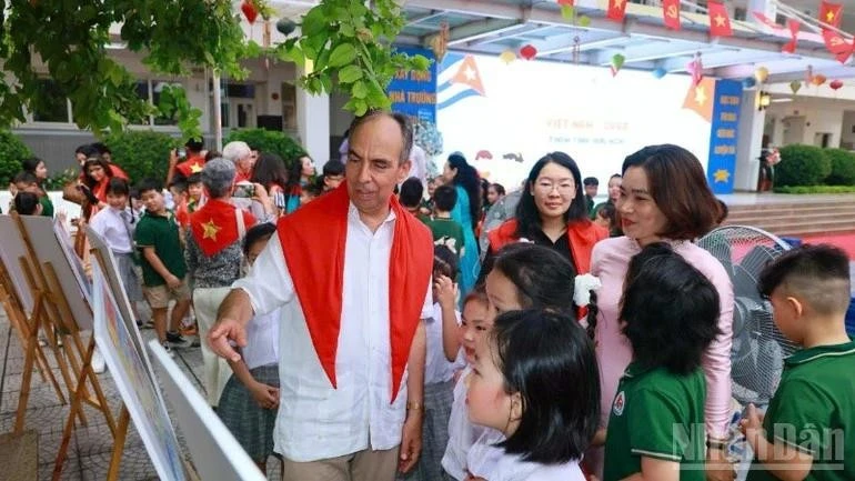 Đại hội lần thứ XIV của Đảng Cộng sản Việt Nam đóng góp quan trọng về lý luận và thực tiễn cho sự nghiệp xây dựng chủ nghĩa xã hội