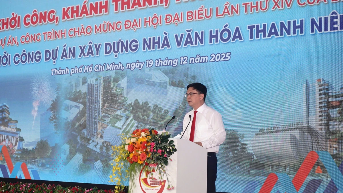 Phó Chủ tịch Ủy ban nhân dân Thành phố Hồ Chí Minh phát biểu tại lễ khởi công. (Ảnh: THẾ ANH)