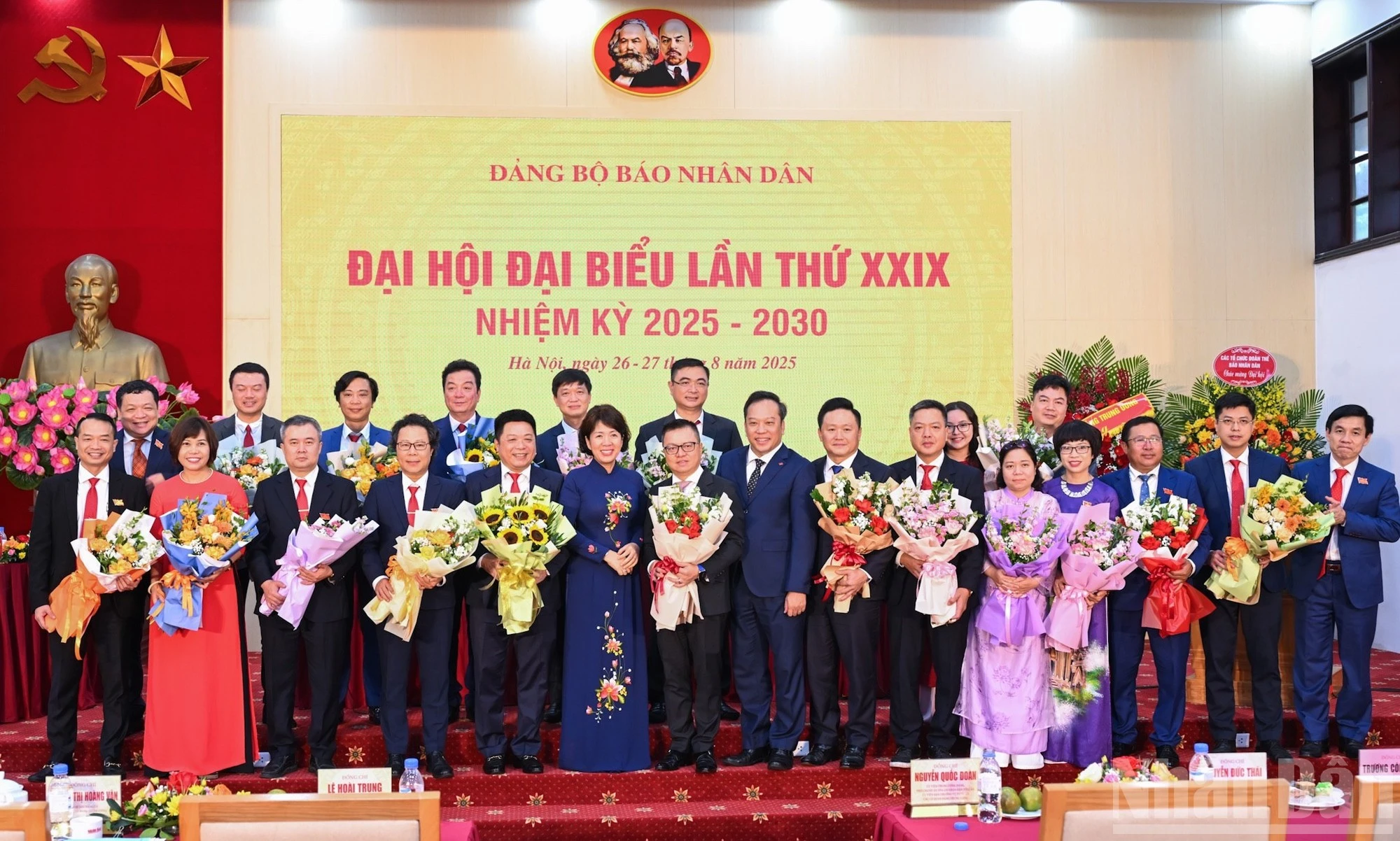 Ban Chấp hành Đảng bộ Báo Nhân Dân khóa XXIX, nhiệm kỳ 2025-2030 ra mắt Đại hội.