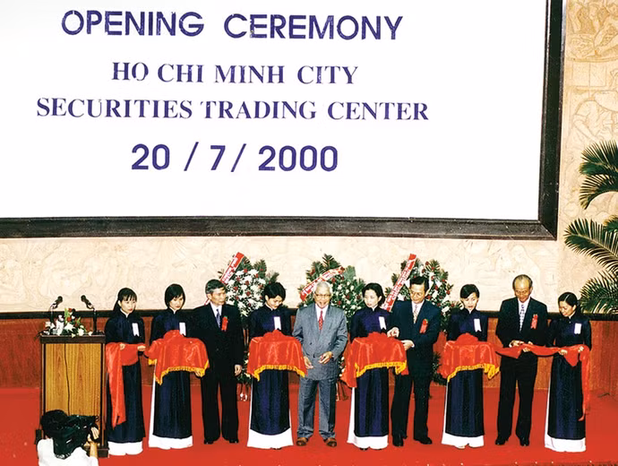le-khai-truong-thi-truong-chung-khoan-vietnam-20072000.jpg