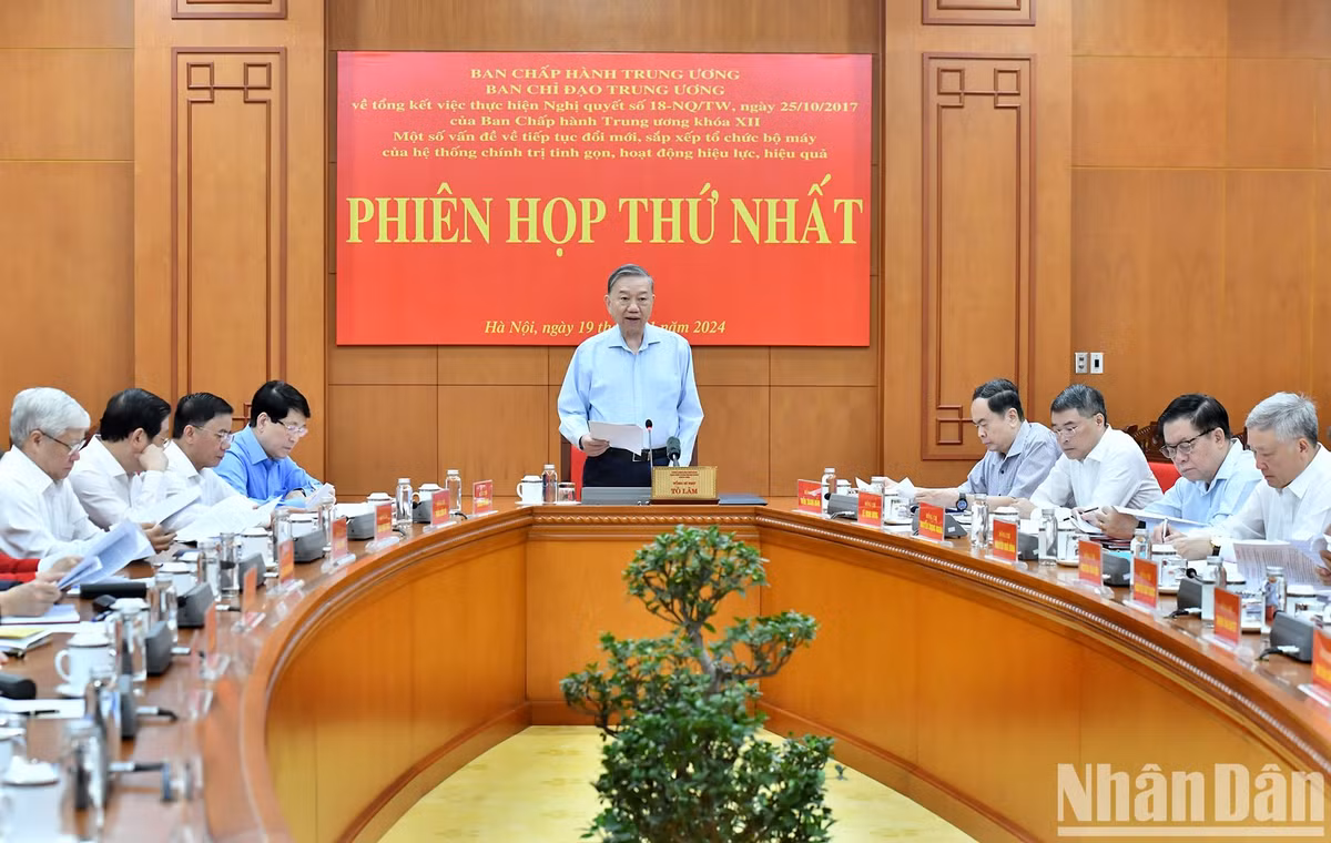 Tổng Bí thư Tô Lâm chủ trì Phiên họp thứ nhất Ban Chỉ đạo Trung ương tổng kết việc thực hiện Nghị quyết số 18-NQ/TW, ngày 25/10/2017 của Ban Chấp hành Trung ương khóa XII về một số vấn đề về tiếp tục đổi mới, sắp xếp tổ chức bộ máy của hệ thống chính trị tinh gọn, hoạt động hiệu lực, hiệu quả. (Ảnh: ĐĂNG KHOA)