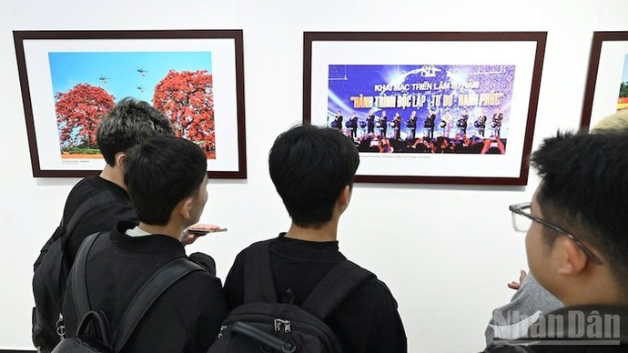 Công chúng có dịp ôn lại những ngày lễ trọng đại, những cảm xúc tự hào thể hiện qua ảnh.