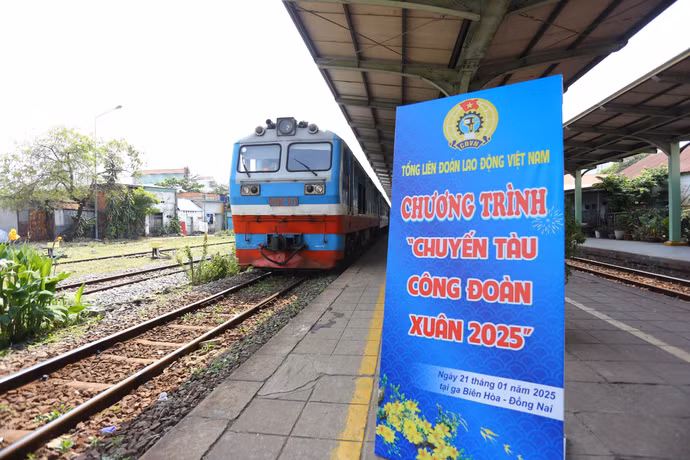 vna-potal-chuong-trinh-chuyen-tau-cong-doan-xuan-2025-7819730.jpg