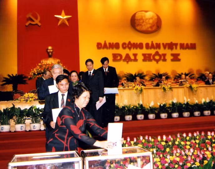 1-cac-dai-bieu-bo-phieu-bau-ban-chap-hanh-trung-uong-dang-khoa-x-anh-the-thuan-ttxvn22-13-36-14.jpg