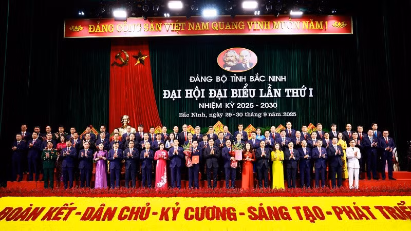 Ban Chấp hành Đảng bộ tỉnh nhiệm kỳ mới ra mắt.