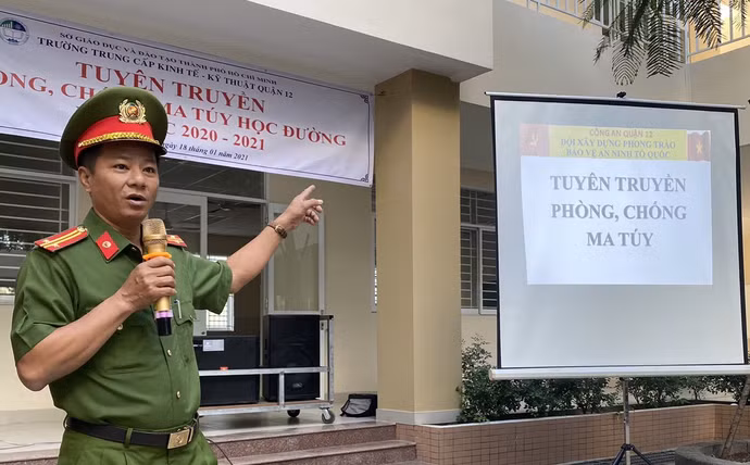 cong-an-tphcm.png