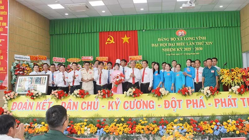 Long Vĩnh chăm lo đời sống người dân biên giới biển