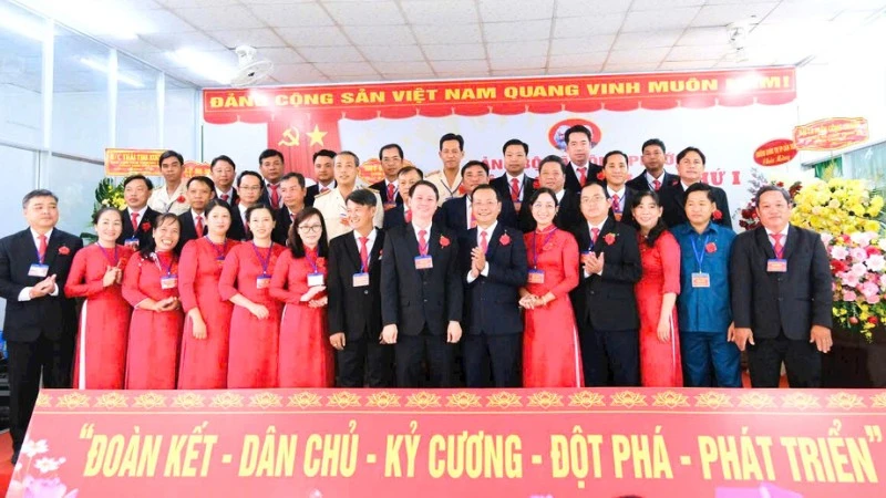 Đại hội ra mắt Ban chấp hành Đảng bộ xã Đông Phước, thành phố Cần Thơ lần thứ I, nhiệm kỳ 2025–2030.