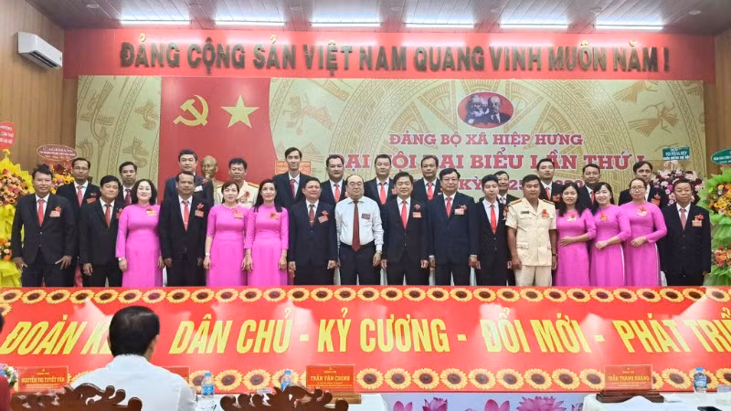 Đại hội ra mắt Ban chấp hành Đảng bộ xã Hiệp Hưng, thành phố Cần Thơ nhiệm kỳ 2025-2030.