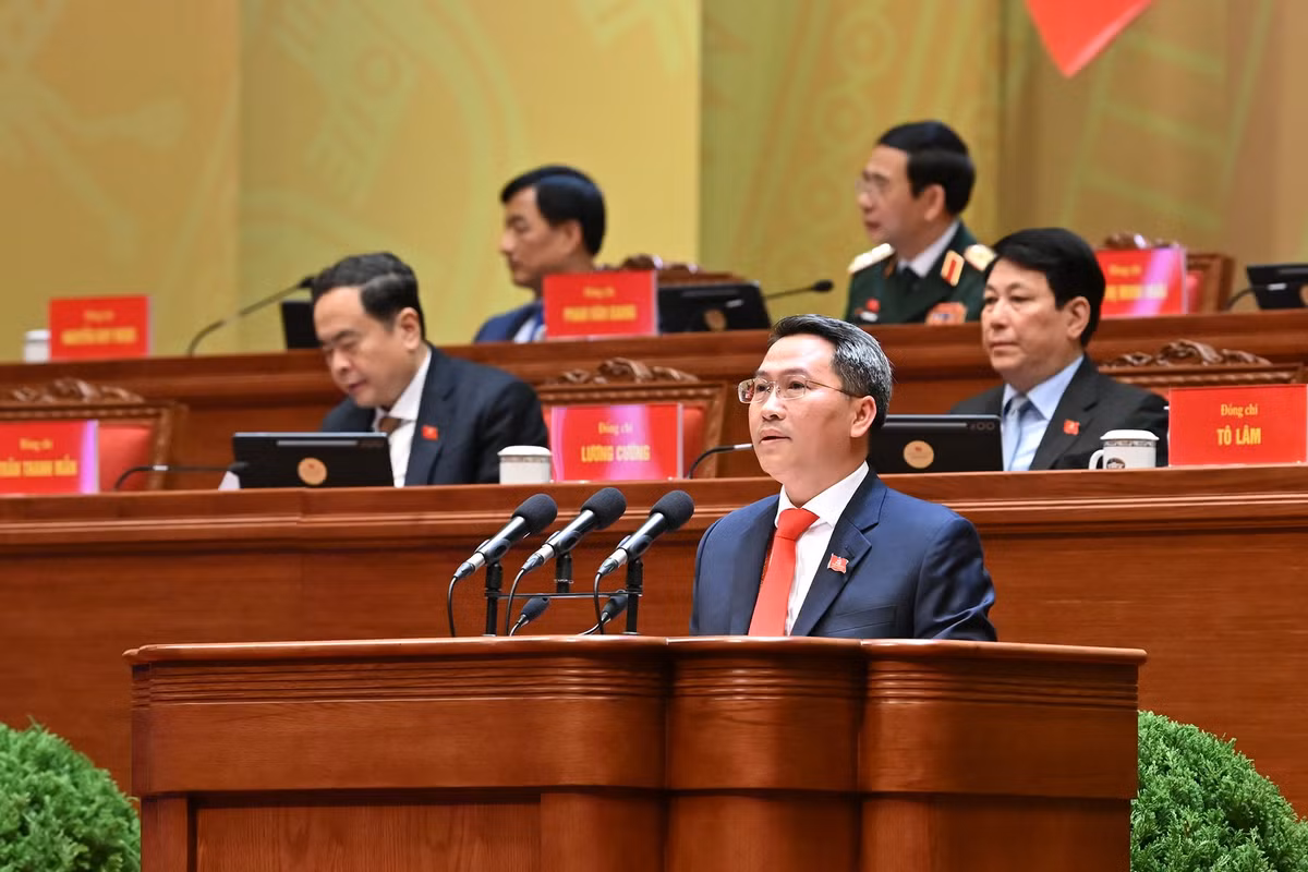 Đồng chí Nguyễn Tấn Phát, Thành ủy viên, Bí thư Đảng ủy phường Sài Gòn (TP Hồ Chí Minh), trình bày tham luận “Lãnh đạo phát triển kinh tế tư nhân nhanh và bền vững”. (Ảnh: THỦY NGUYÊN)