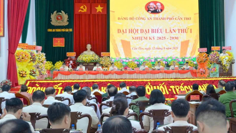 Đại biểu tham dự Đại hội Đảng bộ Công an thành phố Cần Thơ.