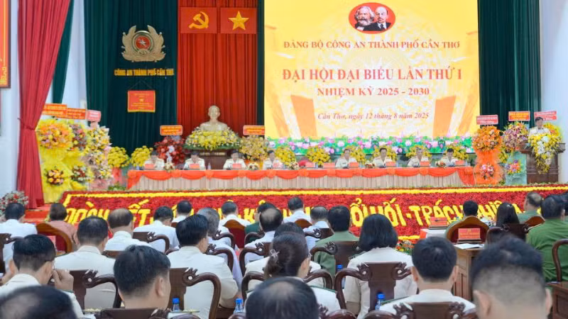 Đại biểu tham dự Đại hội Đảng bộ Công an thành phố Cần Thơ.