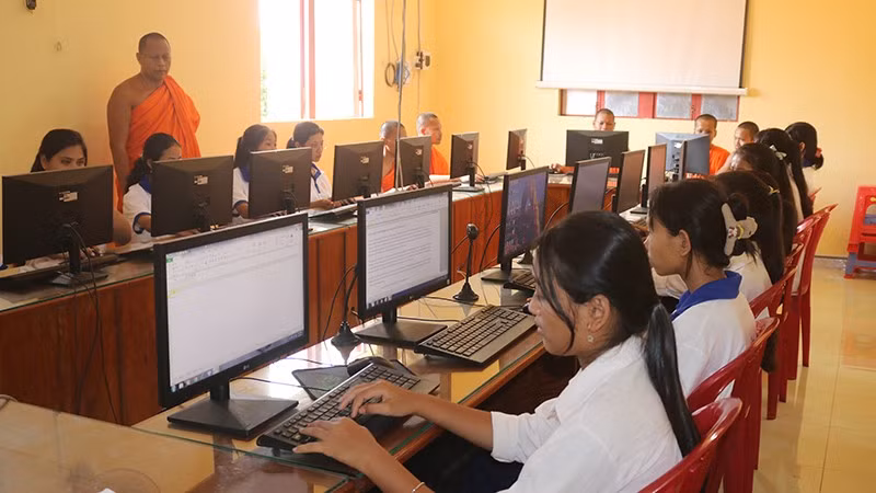 Vĩnh Long chăm lo giáo dục vùng đồng bào Khmer