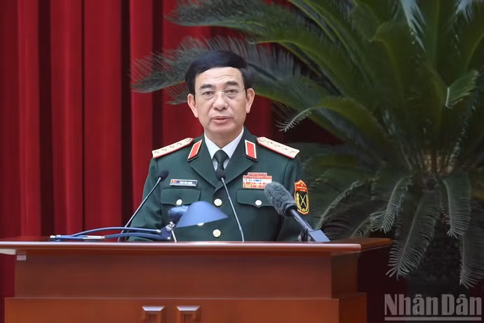 Đại tướng Phan Văn Giang, Ủy viên Bộ Chính trị, Phó Bí thư Quân ủy Trung ương, Phó Thủ tướng, Bộ trưởng Quốc phòng, đại diện các đơn vị phát biểu.