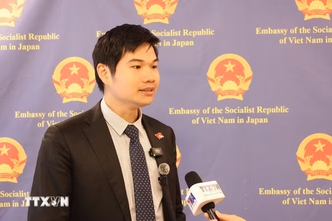 Đảng viên trẻ Kim Mạnh Hiệp chia sẻ cảm nghĩ về Đại hội XIV. (Ảnh: Phạm Tuân/TTXVN)