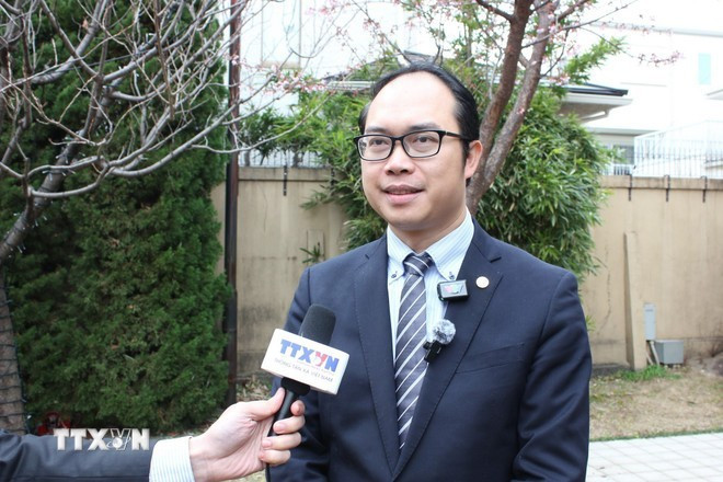 Ông Nguyễn Hồng Sơn, Chủ tịch Liên hiệp hội người Việt Nam tại Nhật Bản, trả lời phỏng vấn TTXVN. (Ảnh: Phạm Tuân/TTXVN)