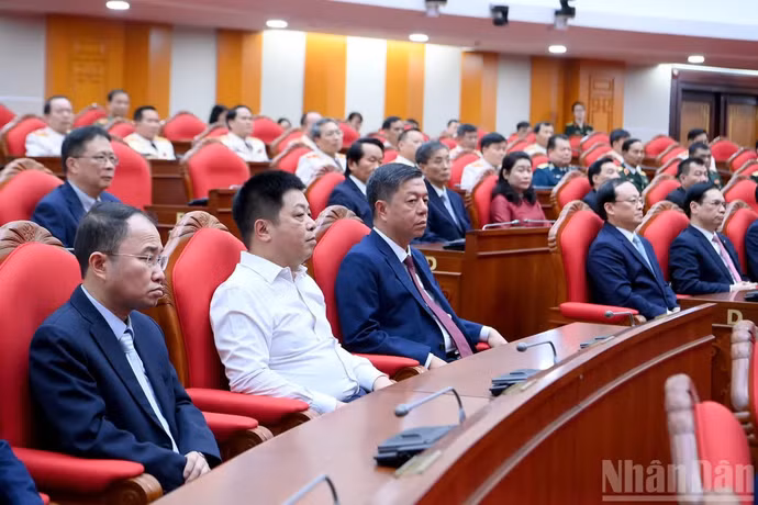 Các đại biểu tham dự hội nghị.