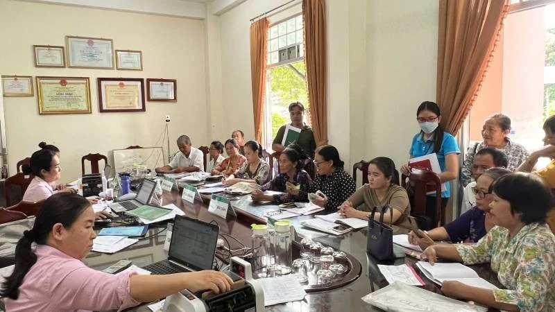 Người dân được tiếp cận nguồn tín dụng chính sách để phát triển kinh tế.