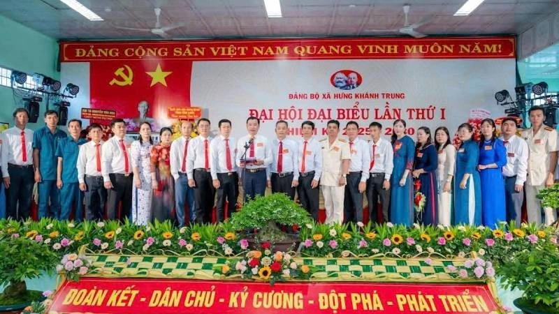 Đại hội đại biểu Đảng bộ xã Hưng Khánh Trung đề ra mục tiêu xây dựng xã nông thôn mới nâng cao vào năm 2030.