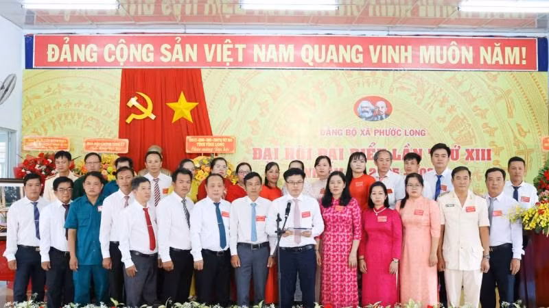 Ban Chấp hành Đảng bộ xã Phước Long, nhiệm kỳ 2025-2030 ra mắt, hạ quyết tâm (Ảnh: Hữu Lia)