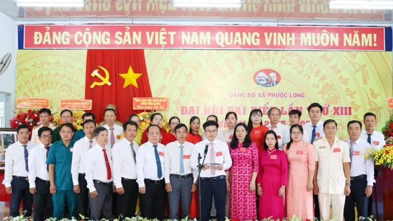 Ban Chấp hành Đảng bộ xã Phước Long, nhiệm kỳ 2025-2030 ra mắt, hạ quyết tâm (Ảnh: Hữu Lia)