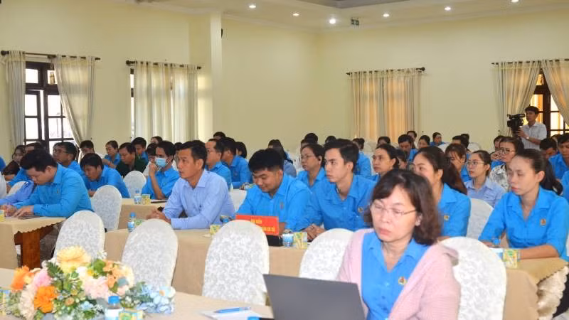 Liên đoàn lao động tỉnh Vĩnh Long triển khai quán triệt Nghị quyết Công đoàn.