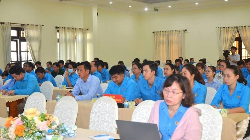 Liên đoàn lao động tỉnh Vĩnh Long triển khai quán triệt Nghị quyết Công đoàn.